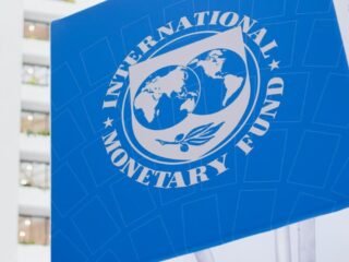 El FMI prevé que la actividad económica de Argentina se recupere para 2027