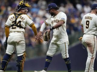 Cuatro venezolanos persiguen una curiosa marca en la Serie Mundial de la MLB con los Brewers