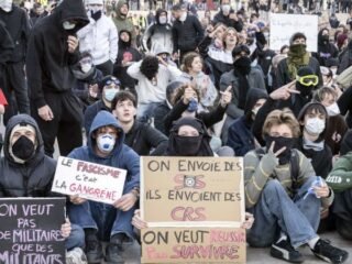 ¿Cómo se iniciaron las protestas en Europa? Analista explica “la chispa” que desencadenó todo | CNN