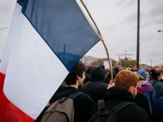 Protestas en París transcurrieron de forma pacífica y con menos violencia