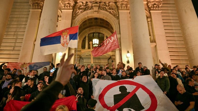 Estudiantes derrotan al partido de Vučić en elecciones de Serbia