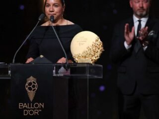 Charlyn Corral se emociona y llora en su regreso a México tras el premio obtenido en la gala del Balón de Oro