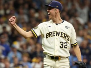 Los Brewers resisten el intento de remontada de los Rays y ganan 3-2 en el primer juego de la Serie Mundial