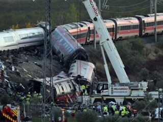 Las posibles causas del choque de trenes en España, según un experto