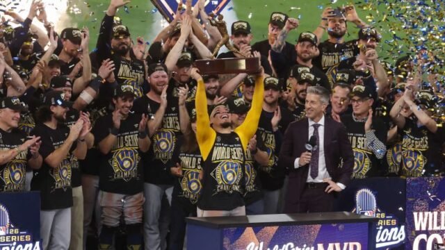 “El poder de la arepa”: los tres venezolanos que coronaron un año histórico con los Brewers de Milwaukee y su selección