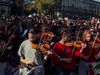 Orquesta de música clásica se une a las masivas manifestaciones estudiantiles en Francia | CNN