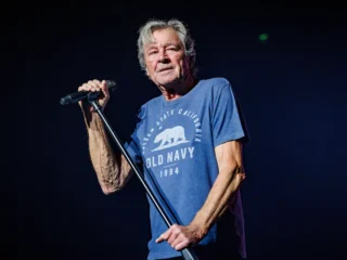 Ian Gillan: el cantante de Deep Purple fue hospitalizado de urgencia y la banda debió cancelar conciertos
