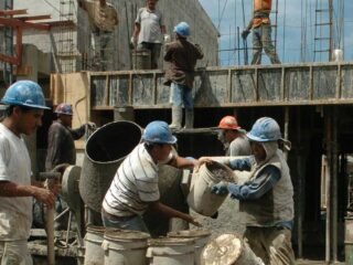 La informalidad laboral ya es del 45% en Argentina: en el norte supera el 80% entre cuentapropistas