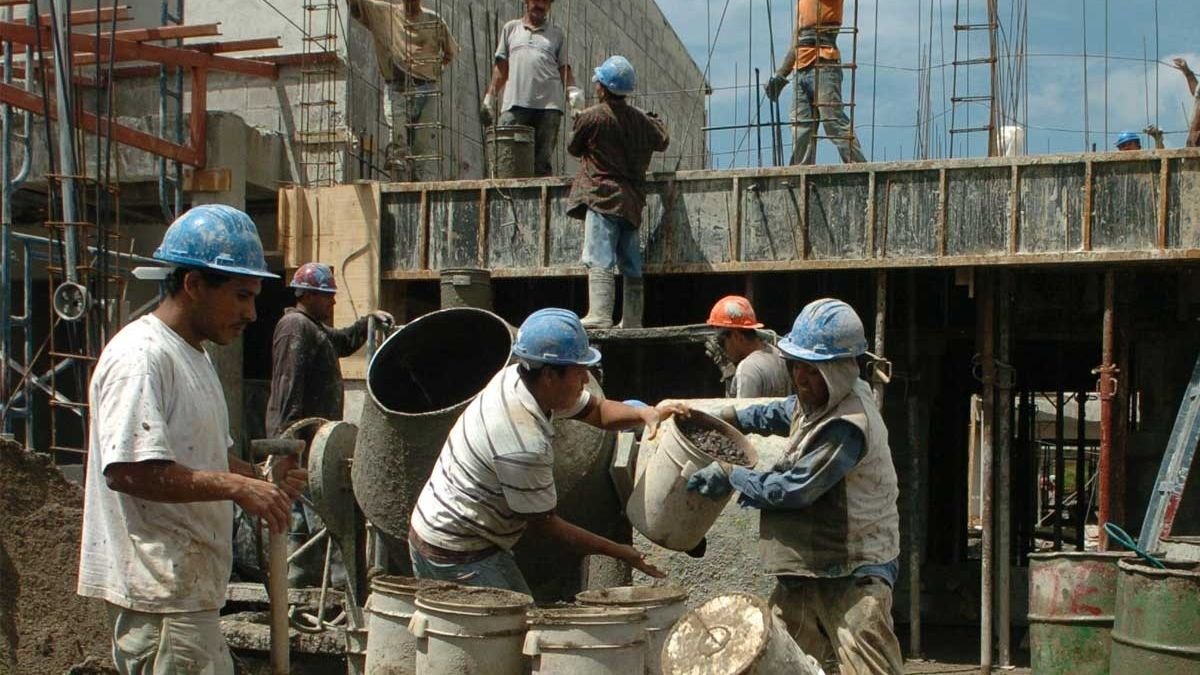 La informalidad laboral ya es del 45% en Argentina: en el norte supera el 80% entre cuentapropistas