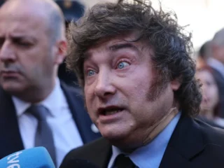 “Pasó todos los límites”: fuerte rechazo a los violentos agravios de Javier Milei contra el periodismo