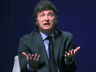 Javier Milei, entre la recesión y la hoguera