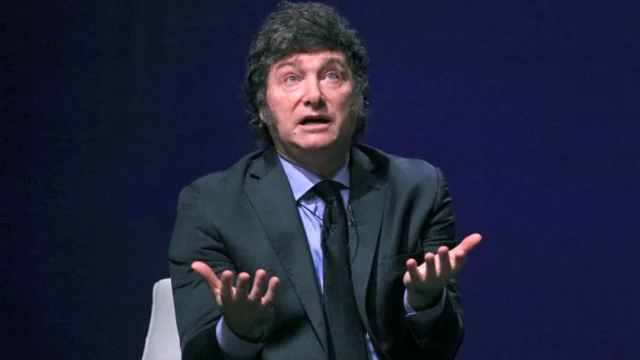 Javier Milei, entre la recesión y la hoguera
