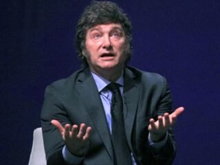 Javier Milei partió rumbo a España, en un nuevo viaje sin una agenda de relevancia institucional