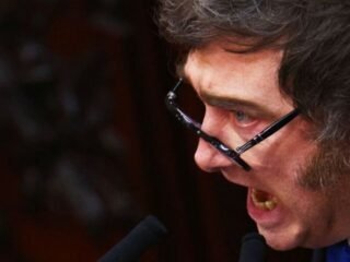 Milei no se disculpará por pedir «quemar periodistas en la hoguera»: «Fue una metáfora»