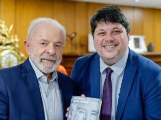 Deportaron a un periodista brasileño crítico de Javier Milei y le prohibieron el ingreso a la Argentina por cinco años