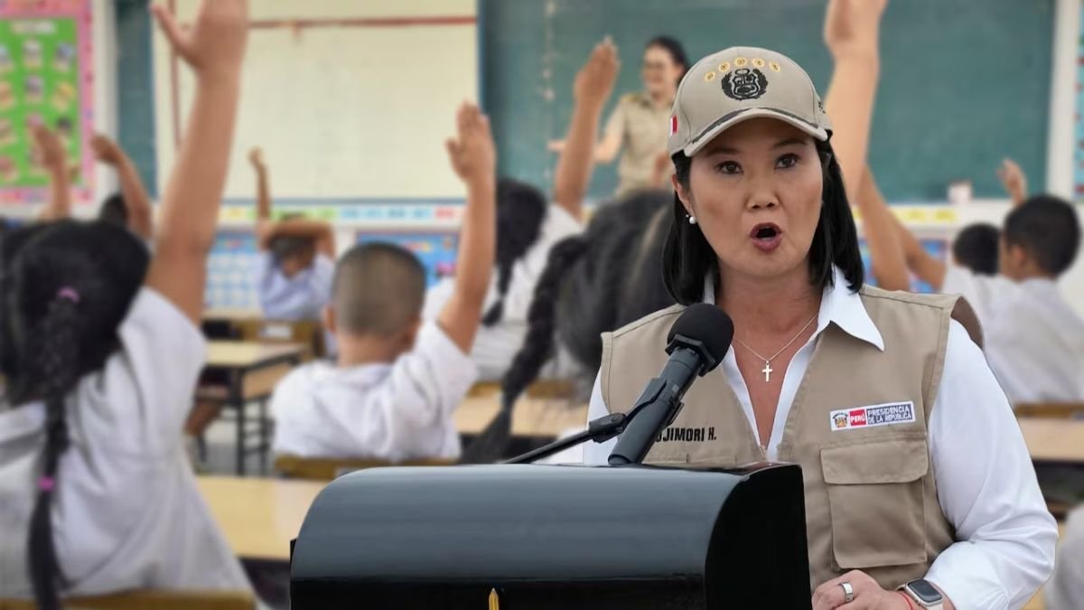 Pelo corto obligatorio y polleras largas: el plan de Keiko Fujimori para los estudiantes