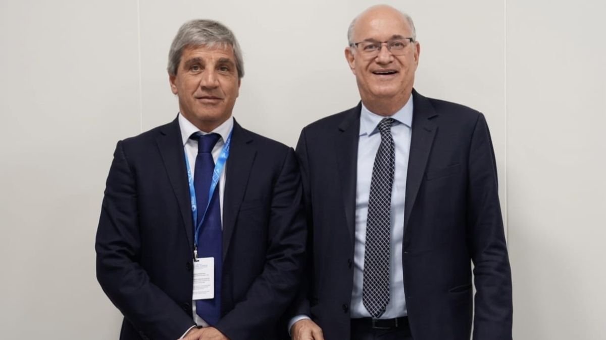 Luis Caputo se reunió con el titular del BID en Tailandia: “Importante respaldo para el desarrollo de Argentina”