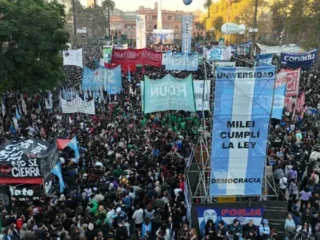 Quinta Marcha Federal Universitaria: la comunidad educativa se moviliza al Congreso por presupuesto y salarios
