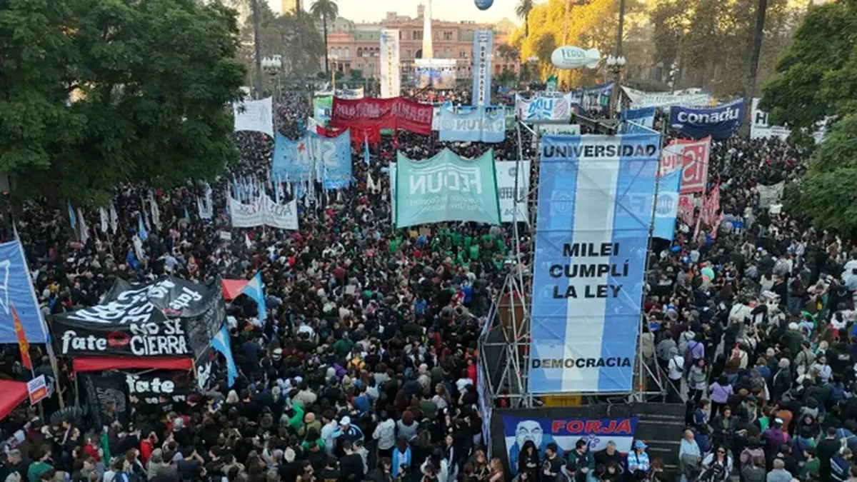 Quinta Marcha Federal Universitaria: la comunidad educativa se moviliza al Congreso por presupuesto y salarios