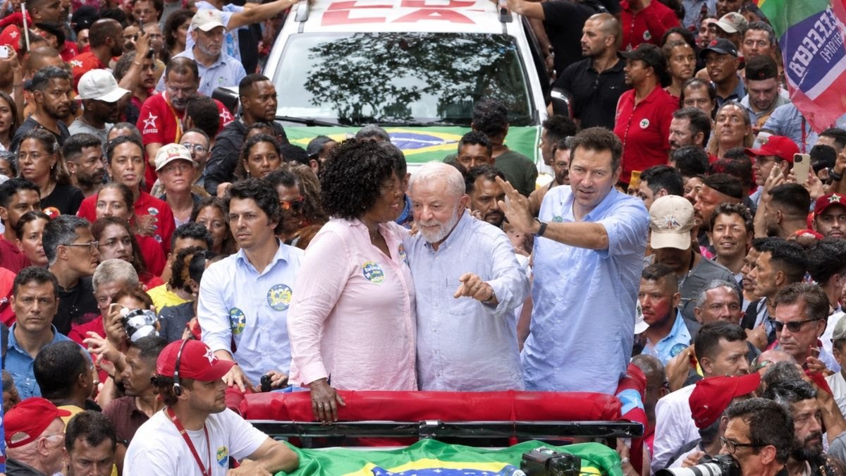 C5N en Brasil: masiva caravana de Lula Da Silva en Río de Janeiro
