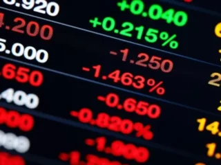 El riesgo país vuelve a rozar los 600 puntos y caen las acciones argentinas en Wall Street