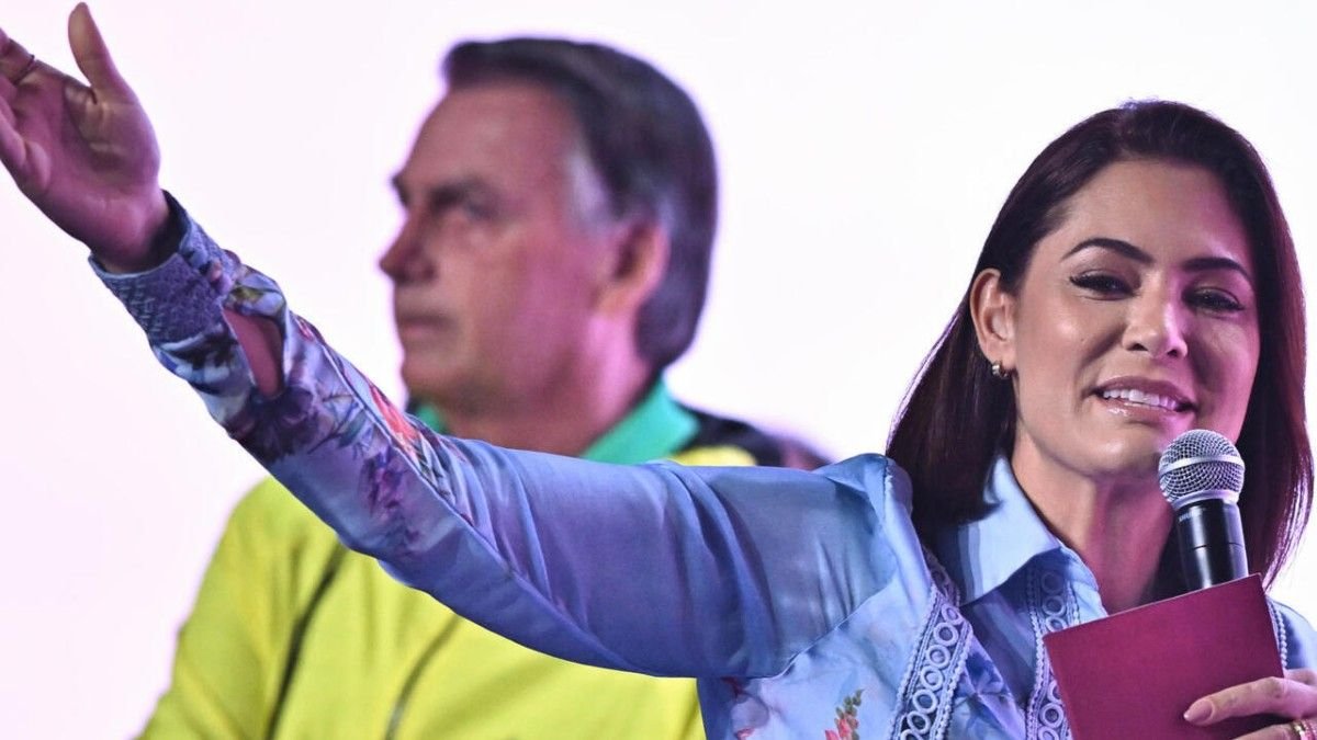 La esposa de Jair Bolsonaro fue electa senadora por el Distrito Federal, con el 29% de los votos