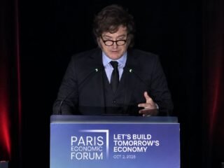 Javier Milei anticipó que el riesgo país bajará cuando terminen las “convulsiones internacionales”