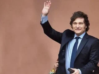 Qué significa el gesto del “Six Seven” que hizo Javier Milei desde la Casa Rosada