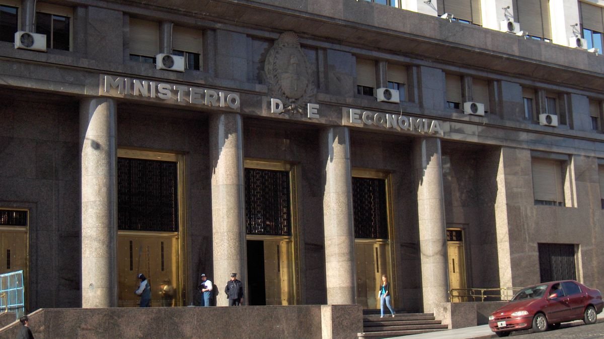 El Gobierno alcanzó en septiembre un nuevo superávit primario y financiero