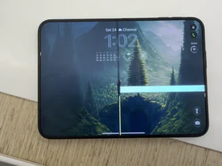 iPhone Duo salió a la venta y recibió denuncias por la pantalla: por qué no convence el plegable de US$2000