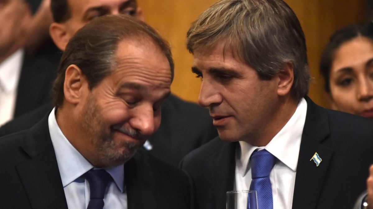 Denuncian a Luis Caputo por el RIGI de Diablillos y el negocio millonario de una empresa ligada a su primo