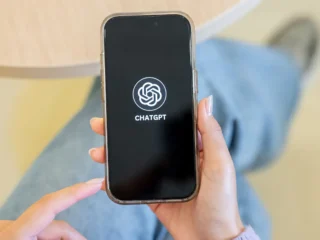 OpenAI suma un PIN para bloquear una conversación en ChatGPT y mantenerla privada