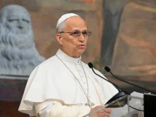 Villarruel vuelve a tensionar con la Casa Rosada y pide una asamblea especial para recibir al Papa