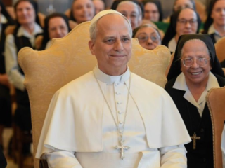 El Vaticano confirmó cuándo van a operar al papa León XIV y cuánto tiempo seguirá internado