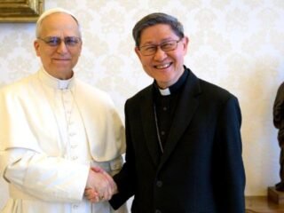 Quién es Luis Antonio Gokim Tagle, el cardenal que reemplazará al Papa León XIV en la misa del Vaticano