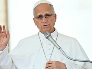 El papa León XIV hace historia al votar en las elecciones intermedias de EE.UU.