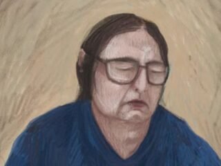 Tribunal australiano revisa pena original de mujer que mató a tres personas con hongos tóxicos y la condena a cadena perpetua