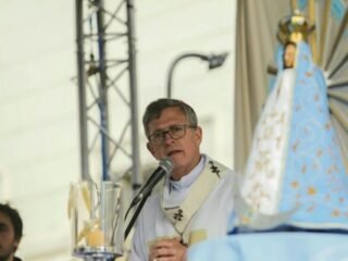 Apuestas: la Iglesia aprovecha la visita del Papa y presiona a Milei