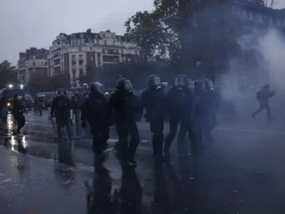 Francia, al borde del caos: casi mil detenidos tras una nueva jornada de protestas