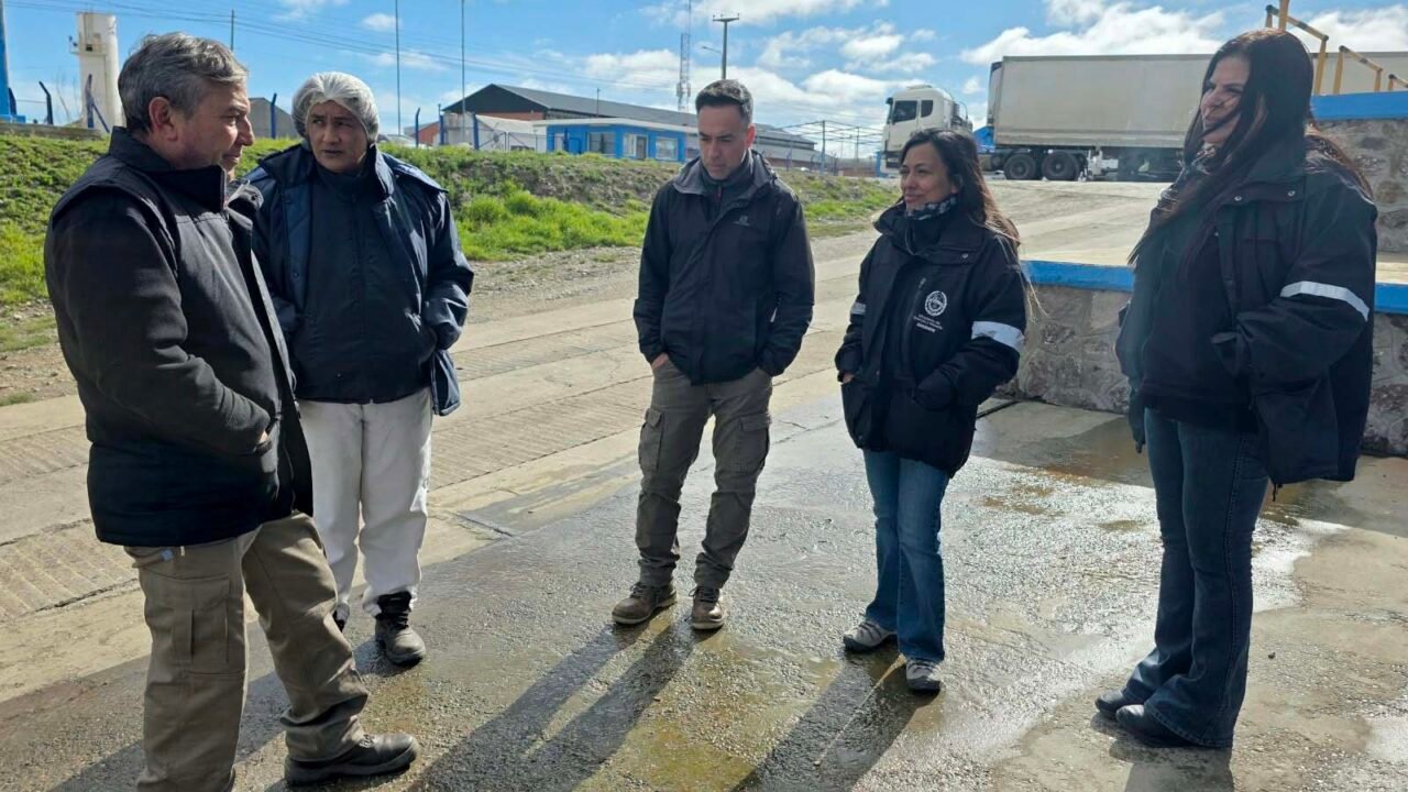 Recursos Hídricos inspeccionó puntos de captación de agua en plantas pesqueras de Puerto Deseado