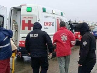 Bomberos y servicios de emergencia asistieron a un hombre en la Costanera de Río Gallegos