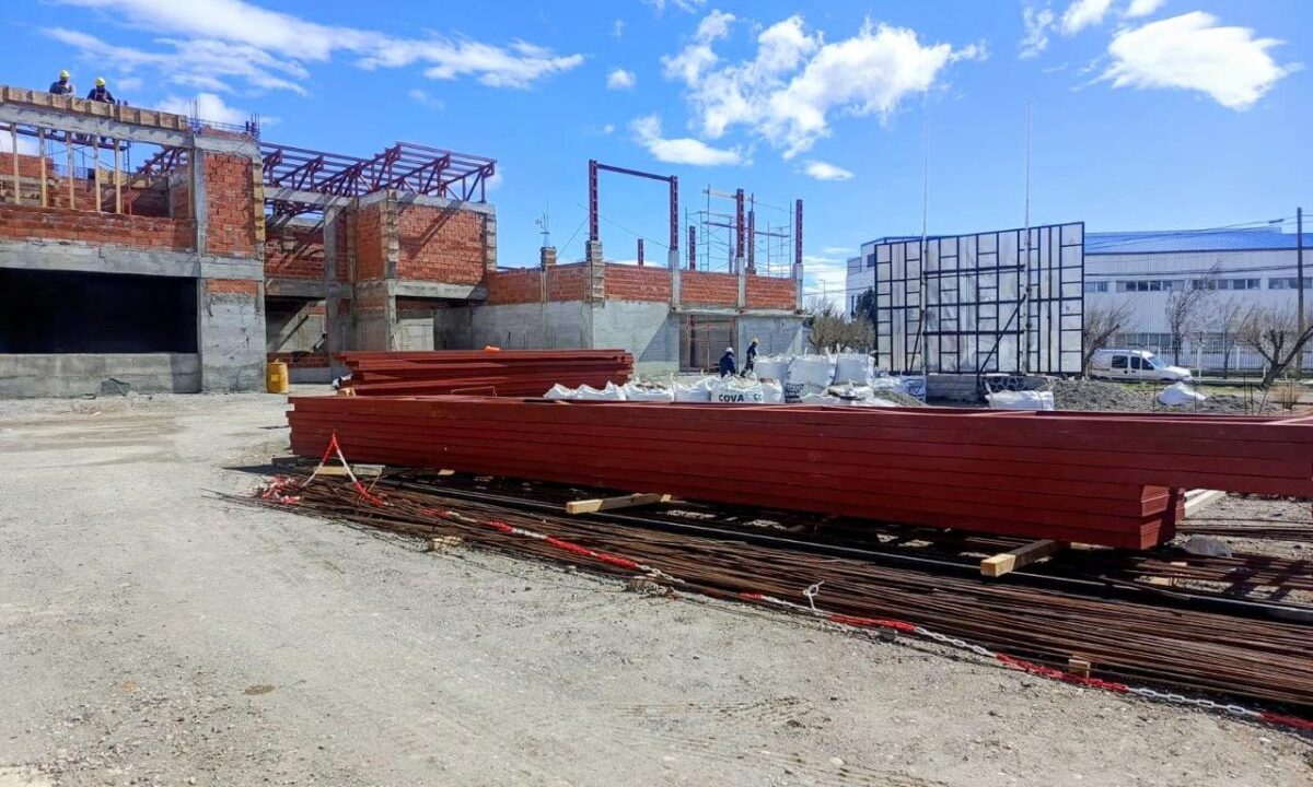Obras que se hacen realidad: la Escuela Preuniversitaria presenta más de un 45 por ciento de avance
