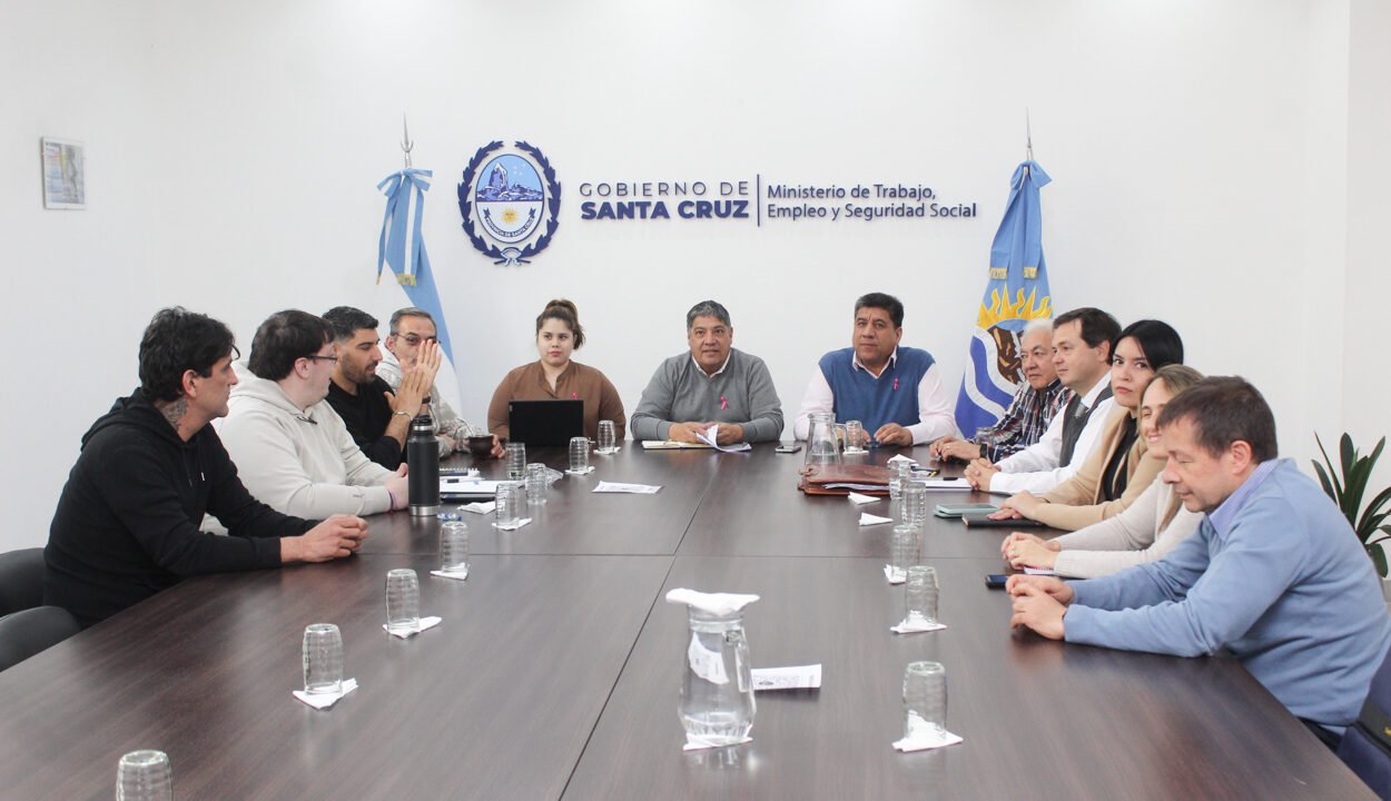 Provincia fortalece la mesa de trabajo con operadoras y UOCRA para acompañar la reactivación petrolera