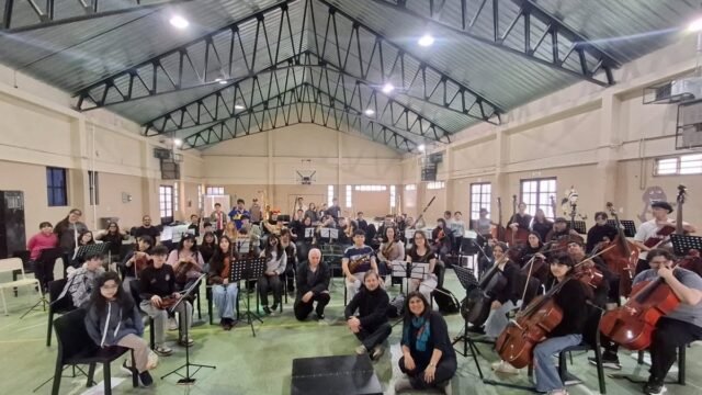 El maestro de jazz Manuel Fraga brindó una capacitación a docentes y estudiantes de la Escuela Re Si