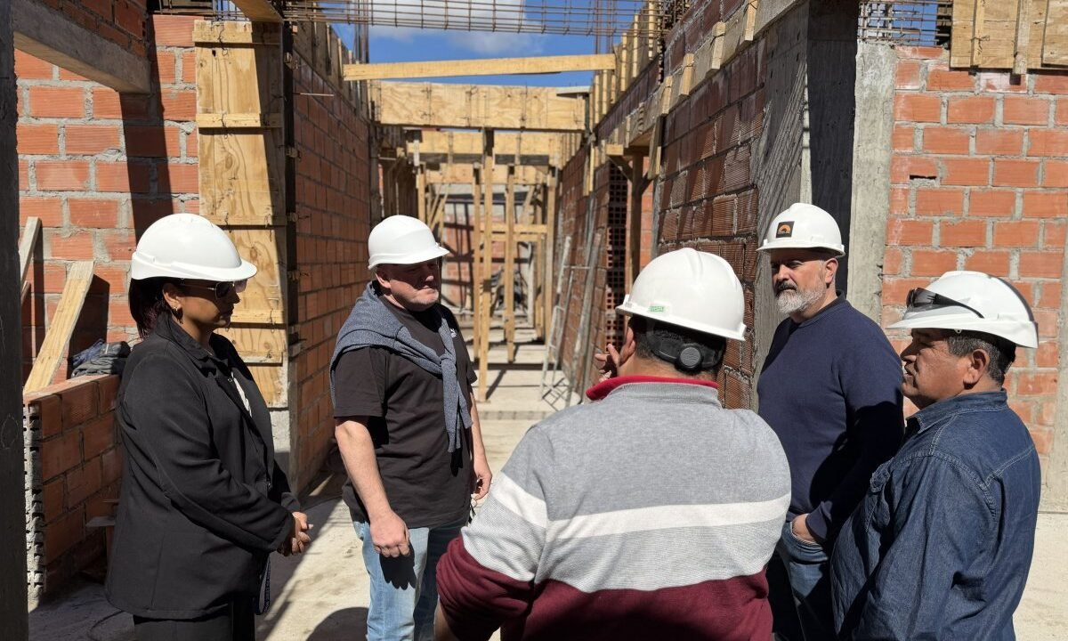 Funcionarios provinciales anunciaron obras y recorrieron la Escuela Preuniversitaria