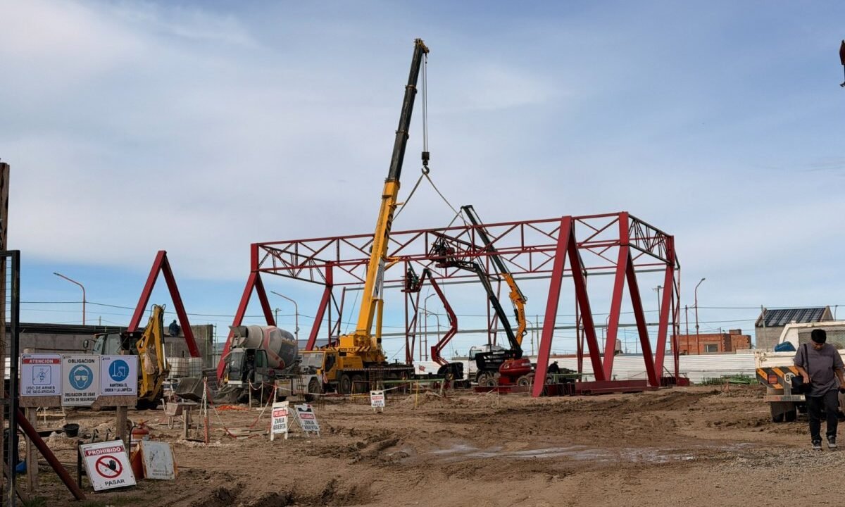 Pico Truncado: la construcción del nuevo polideportivo ya cuenta con un 75% de avance