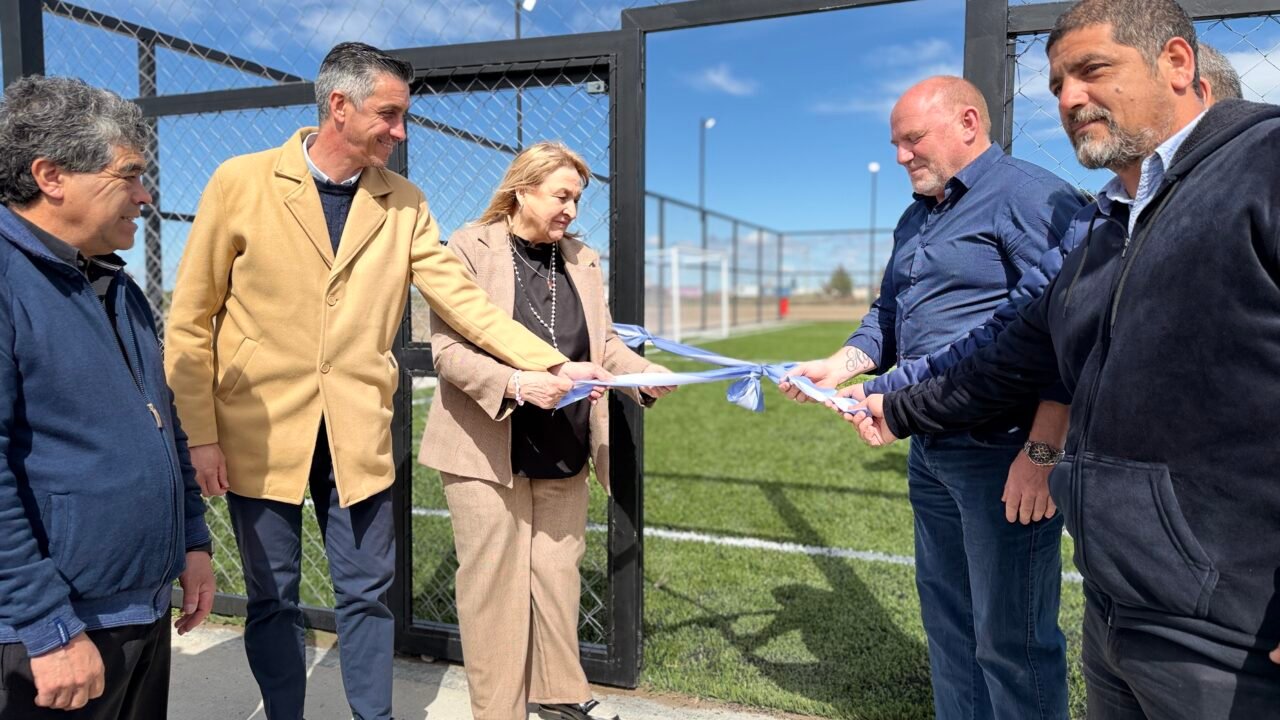 El Gobierno celebró los 115 años de Jaramillo y Fitz Roy con la entrega de terrenos, obras y nuevos proyectos