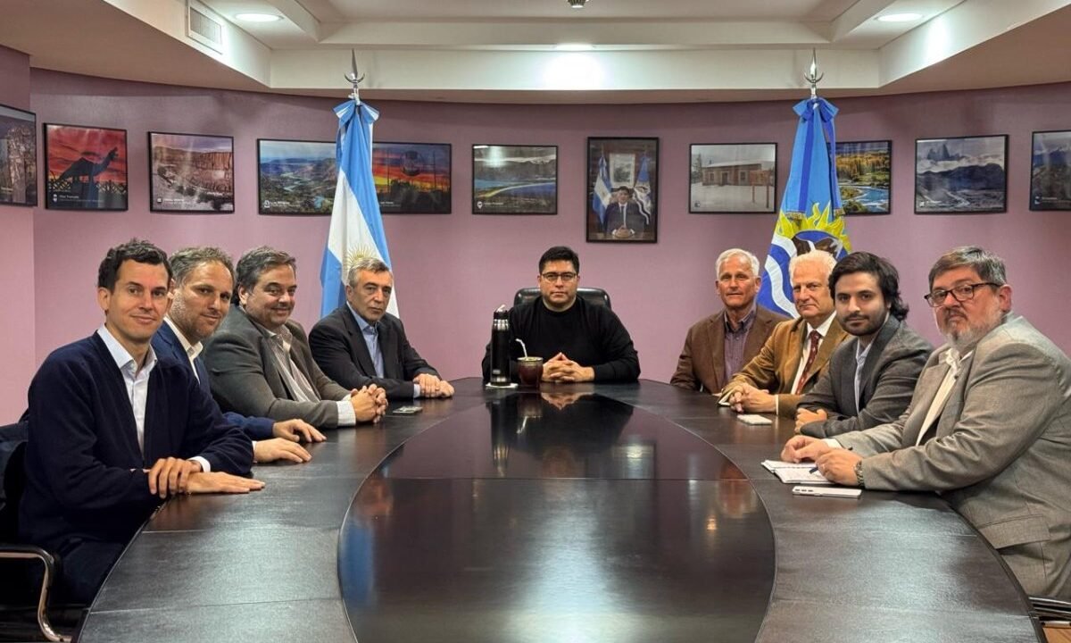 Vidal y Laredo Oil analizaron nuevas inversiones para seguir recuperando la producción petrolera en Santa Cruz