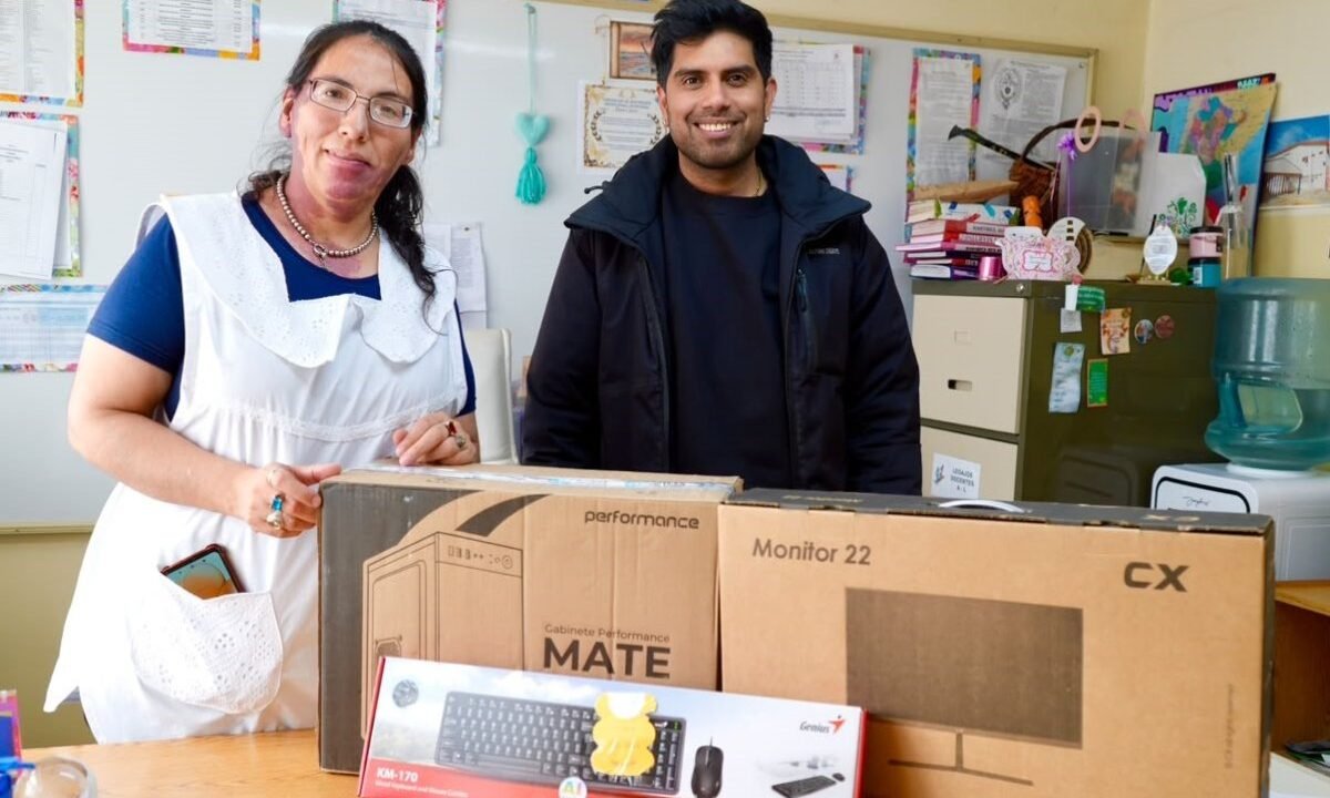 Educación entregó equipamiento tecnológico a la Escuela Primaria Nº 53 de Las Heras
