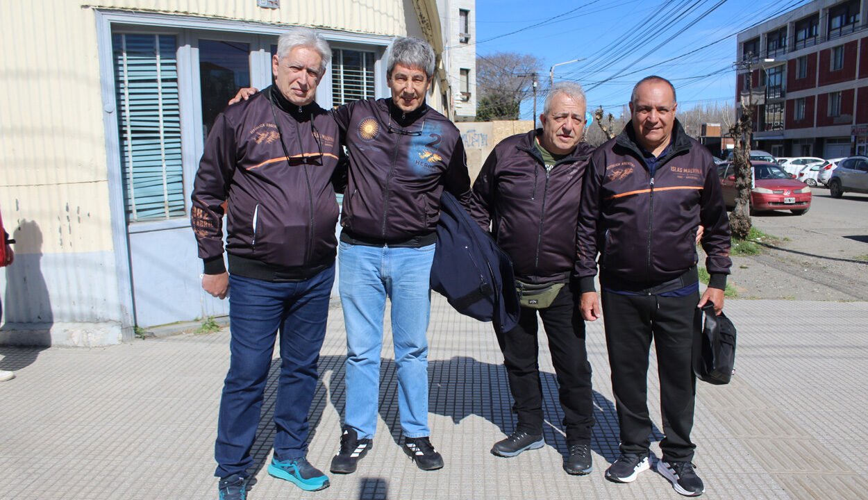 «Esto también es Malvinizar”: el emotivo paso de veteranos por Río Gallegos en su camino a las Islas